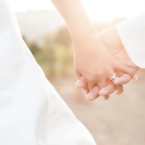 拉着你的手陪我走_唯美带字头像图片_扣扣居