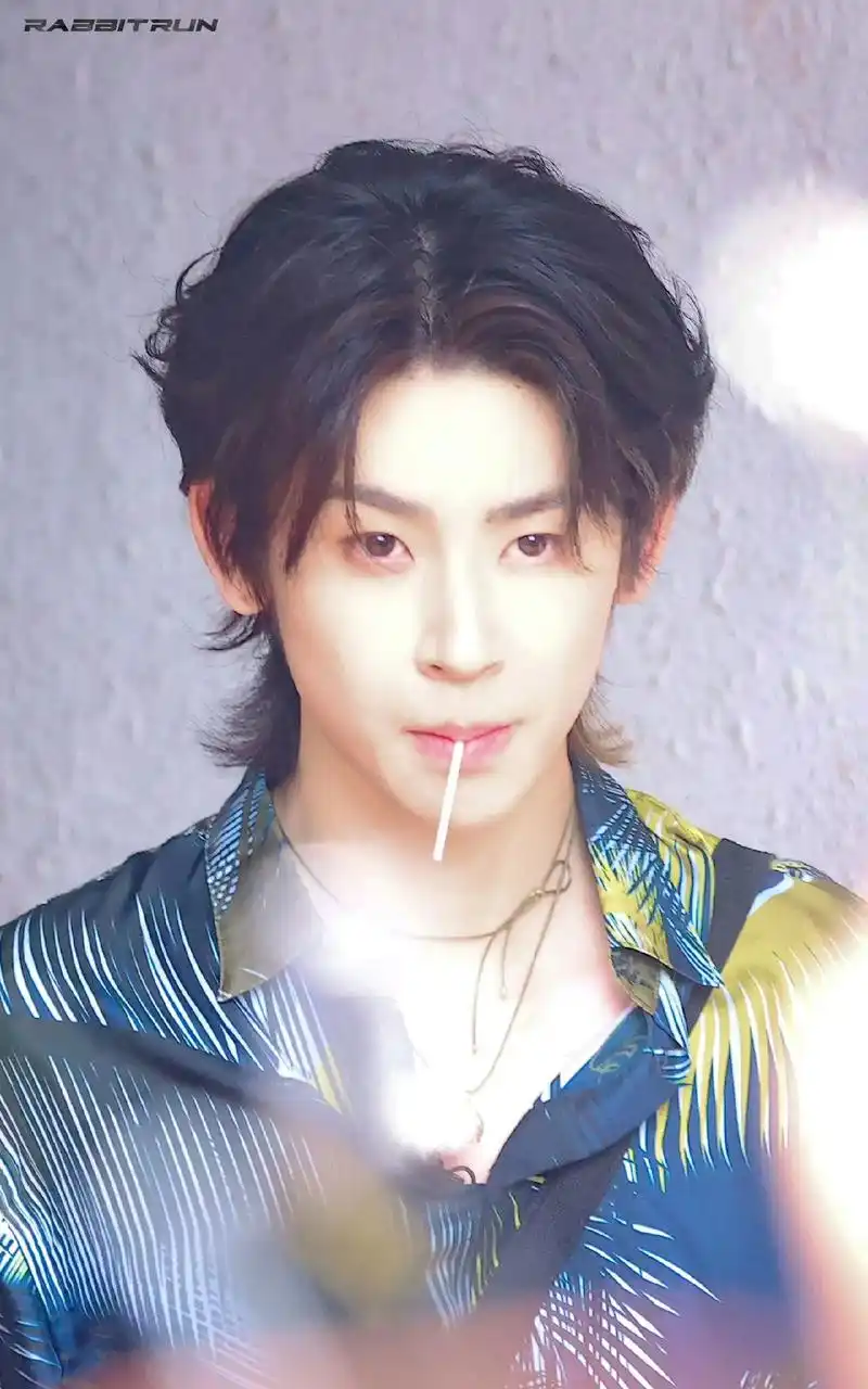 好爱吃棒棒糖啊!太可爱啦!#小鬼王琳凯 #可爱 - 抖音