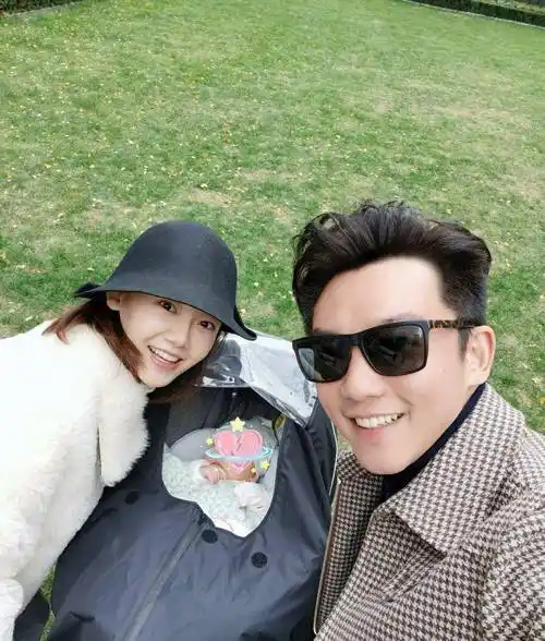 郑恺带苗苗湖边野餐,川味火锅配浓香手冲咖啡,画面温馨惬意_野营_感觉