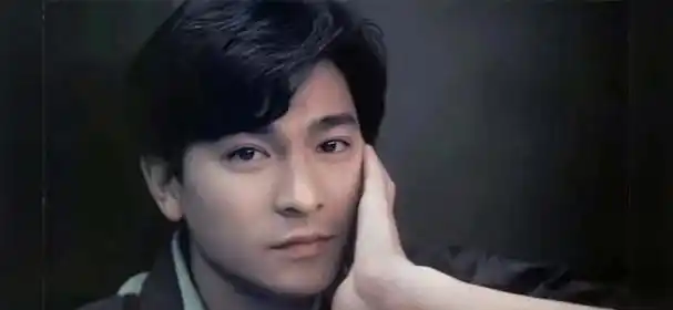 62岁刘德华容颜不老头发花白像极了可爱的满嘴胡渣的大叔