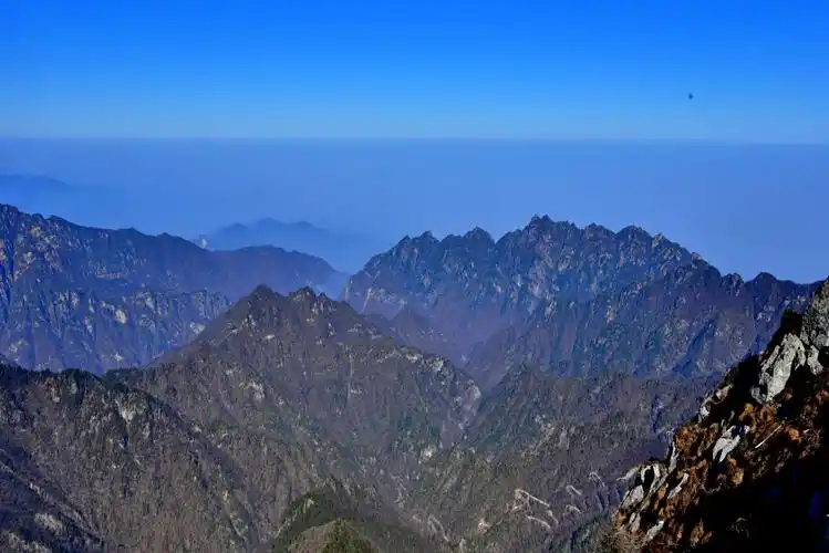 秦岭主峰--太白山