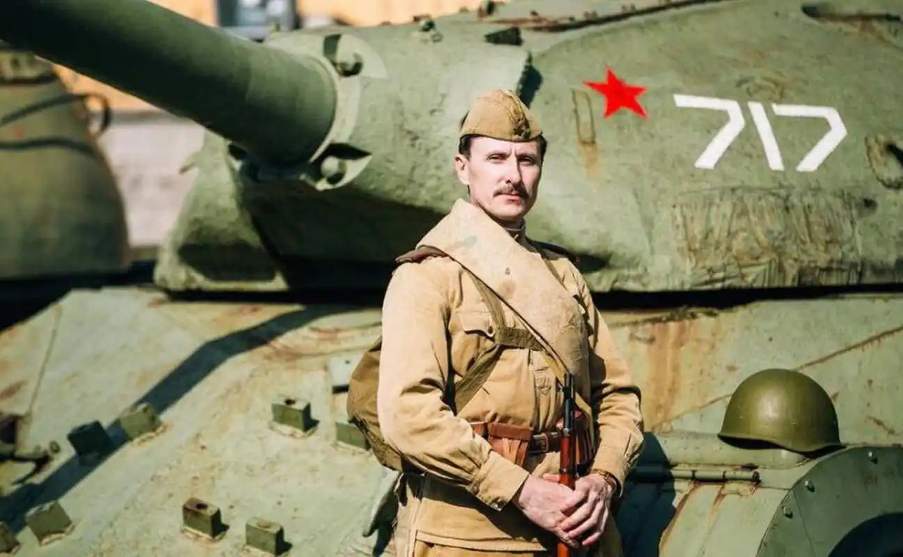 在二战时,苏联士兵挎着的布包,这个东西是干啥用的呢?