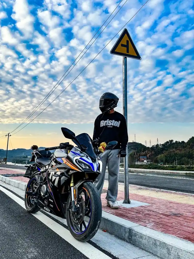 拜托  机车男超酷的好吗#机车男孩 #机车摄影 #保持热爱  - 抖音