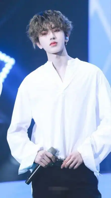 男明星们经典的邪魅一笑:蔡徐坤的最魅惑,木村拓哉的最性感