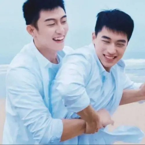 黄景瑜许魏洲弹唱《我只在乎你》