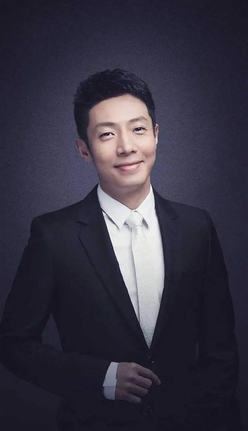 央视春晚节目单公布撒贝宁再回主持团时隔五年郭冬临再演小品