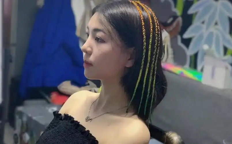 适合女生的短发脏辫,半头脏辫