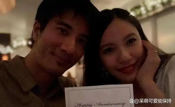 一些网友们十分同情李靓蕾,都已经是博士生了,却还是逃不过"生子机器"