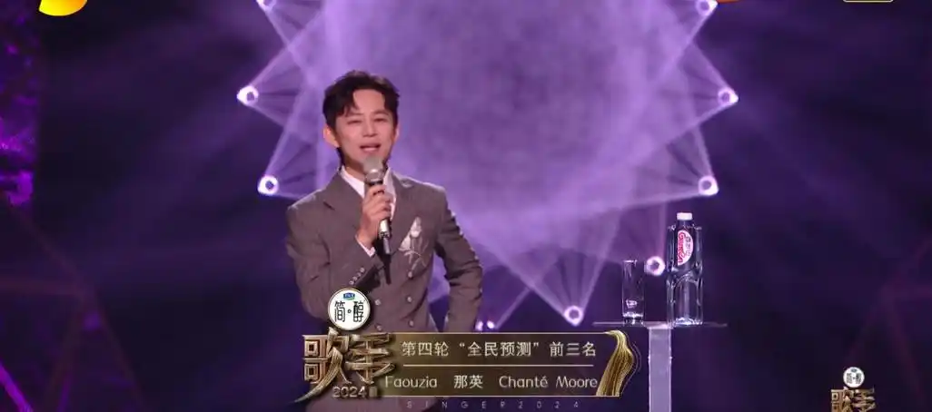 看着同样五旬的何炅还在《歌手》主持,"主持一哥"的地位至今无人能够