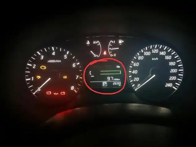 首页>故障排查>正文日产轩逸仪表盘图解:1转速表,显示发动机每分钟