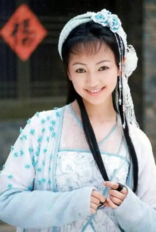 罗海琼:放弃上戏任教签约华谊,38岁嫁华谊副总,婚礼现场全是咖_费麒