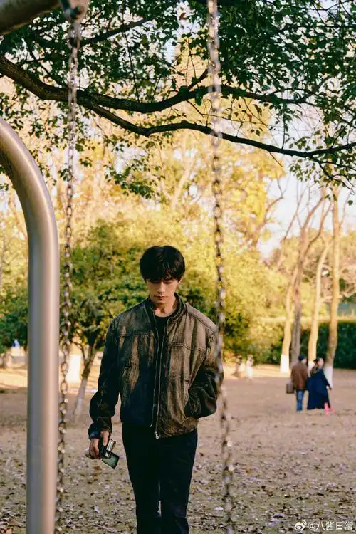 易烊千玺春日大片