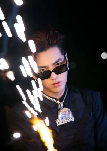 2020吴亦凡湖南卫视跨年演唱会_高清图片大全-爱豆app