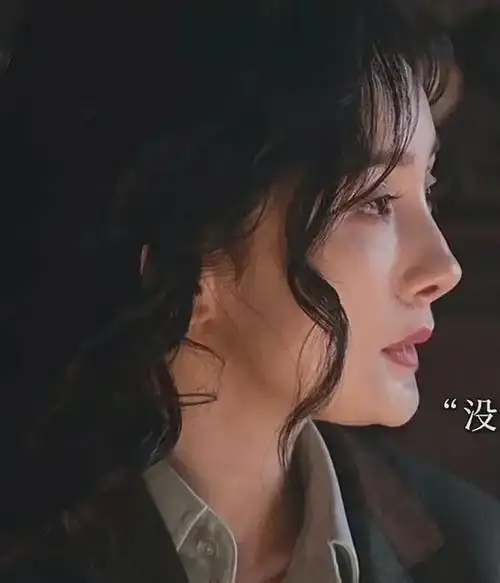 杨幂年轻时削骨,现在后遗症来了,脸上都挂不住肉