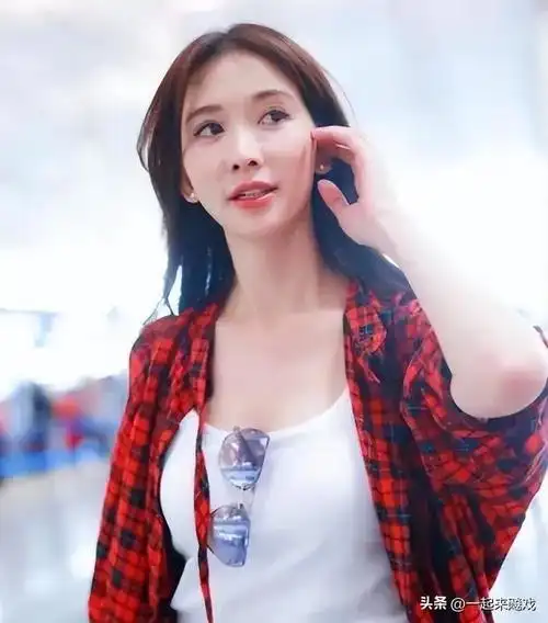 林志玲摇曳生姿身材曲线尽显