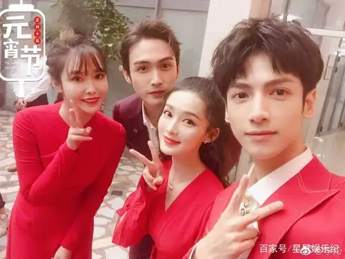 罗云熙张彬彬李沁魏允熙元宵晚会后台晒合照,小鱼仙官太帅了!