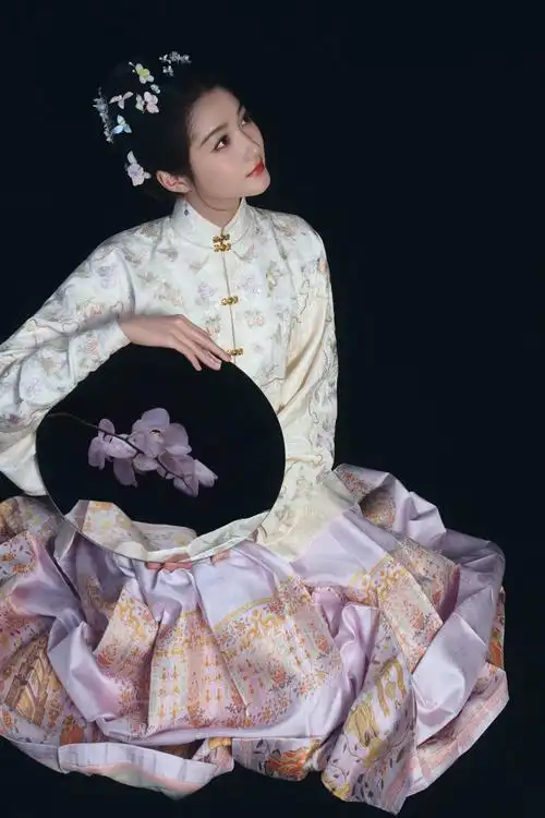 关晓彤马面裙造型高清美图,小家碧玉的她穿上好合适,美的冒泡_时尚