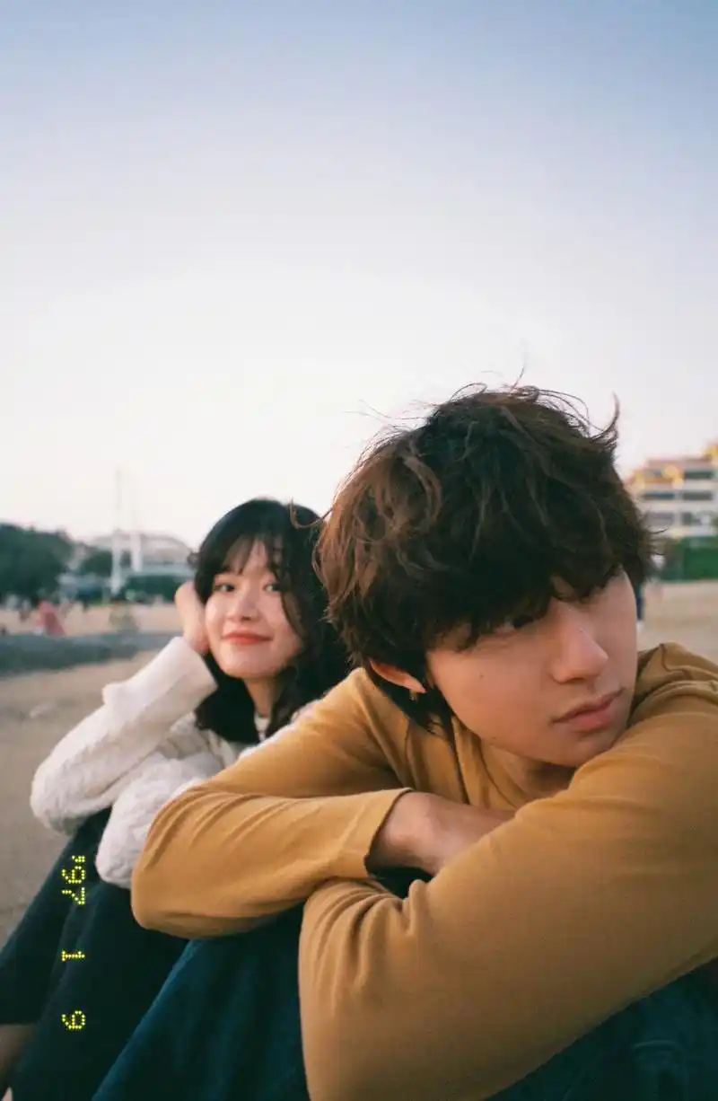 尝试下情侣照#情侣写真 #情侣拍照姿势 #爱在黄昏日落时 - 抖音