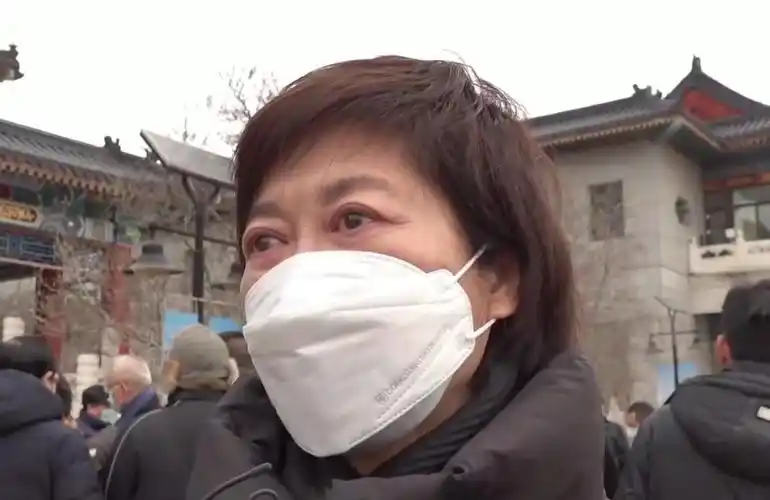 主持人赵赫葬礼现场曝光!敬一丹哭到眼睛红肿,现场追悼人数众多