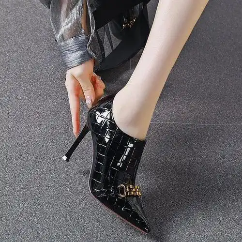 裸靴女秋冬短靴漆皮金属链及踝靴2024新款细跟深口高跟鞋气质名媛