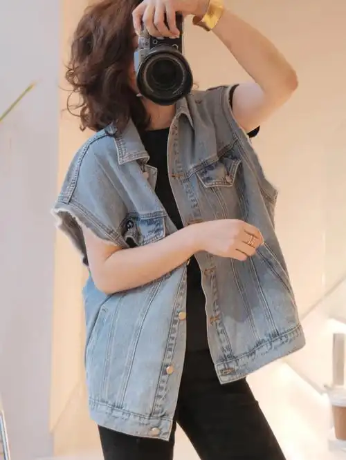 牛仔马甲的各种穿搭