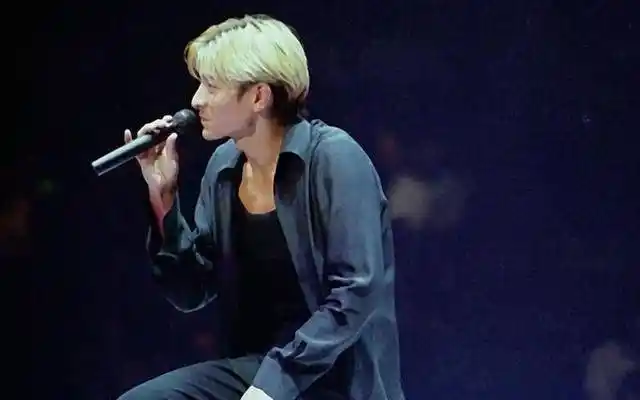 除了谢霆锋,刘德华也能驾驭所有发型,最后一张容易让人上瘾