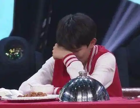 千玺不忍队员淘汰落泪,盘点tfboys成员落泪瞬间,哭的最惨的是他