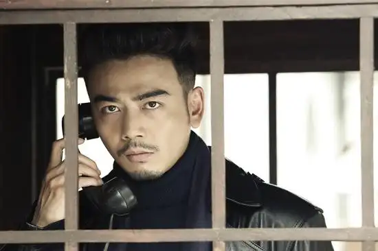 《潜伏在黎明之前》血性杨烁演绎硬汉军医