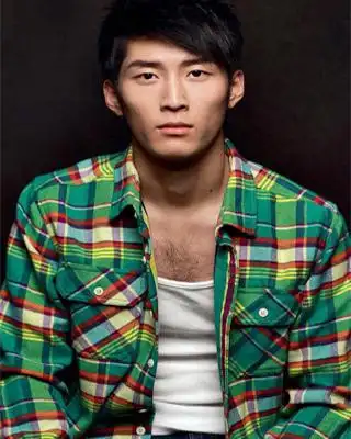 图窦骁胸毛照片曝光揭秘其现在情感状况