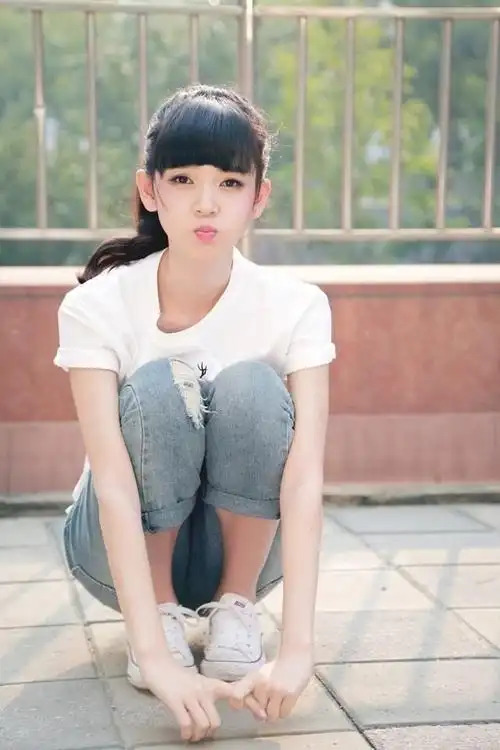 真实人物pose-花瓣网|陪你做生活的设计师 | #齐刘海# #小清新#