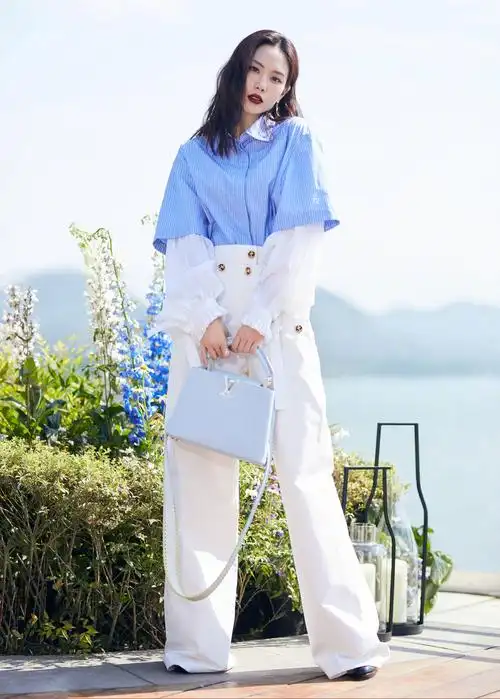 王霏霏这身材我服气阔腿牛仔裤配无袖t穿出三七比例