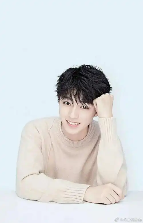 王俊凯的桃花眼帅图合集只看一眼便沉溺