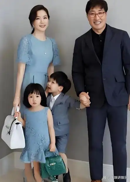 韩剧女神老公对比,李英爱老公年龄大,孙艺珍老公帅,韩佳人幸福