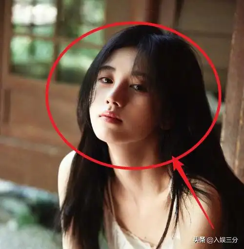 鞠婧祎晒出游照不化半永久桃花妆素颜下的颜值我却看愣