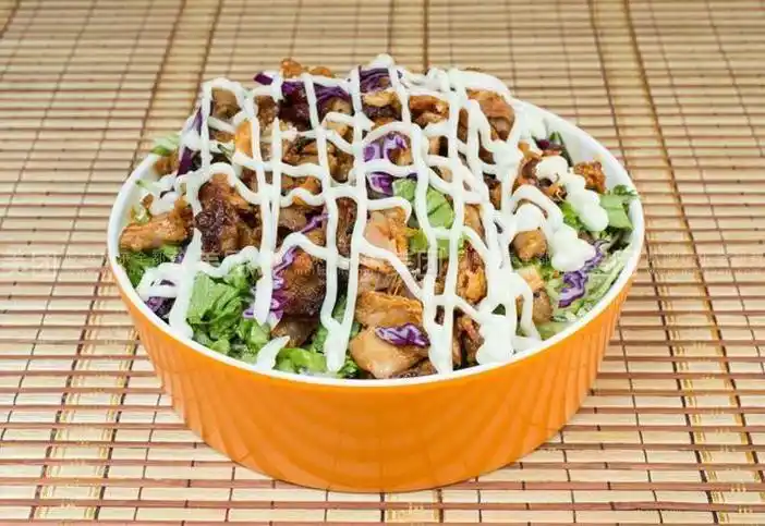 沙拉脆皮鸡饭图片