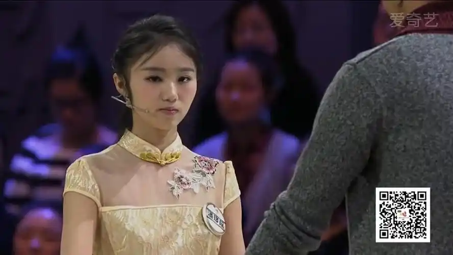 惊叹号 潘璟瑶惊叹号 潘璟瑶话说衣服和发型实在好重要,碎花加马尾一