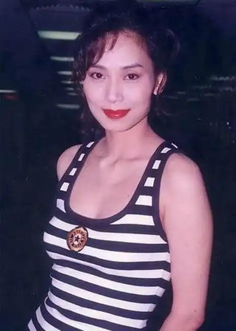 邝美云:贫民窟女孩到香港富豪,如今62岁的她怎么样了?