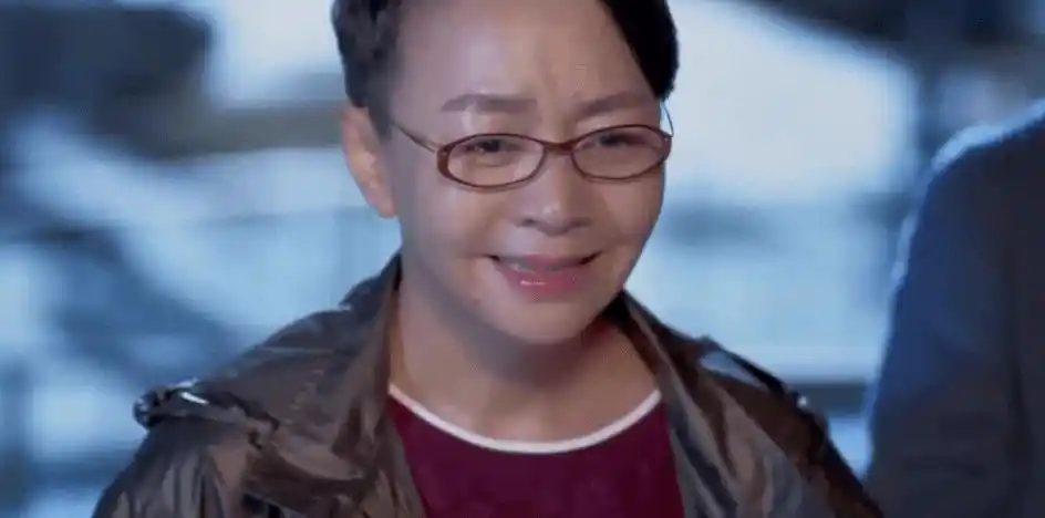 她是小品演员,二婚嫁导演,三婚嫁首钢董事长,如今58岁当上奶奶_宋丹丹