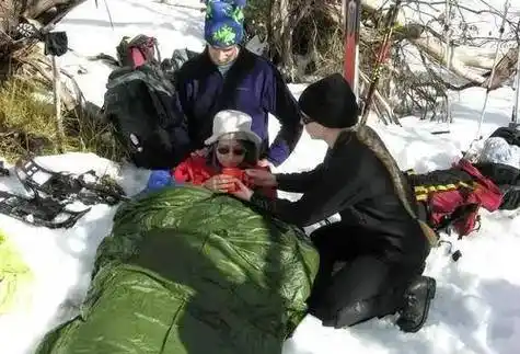 2014年,美国雪地灌木丛中一具赤裸女尸,究竟是何死因?