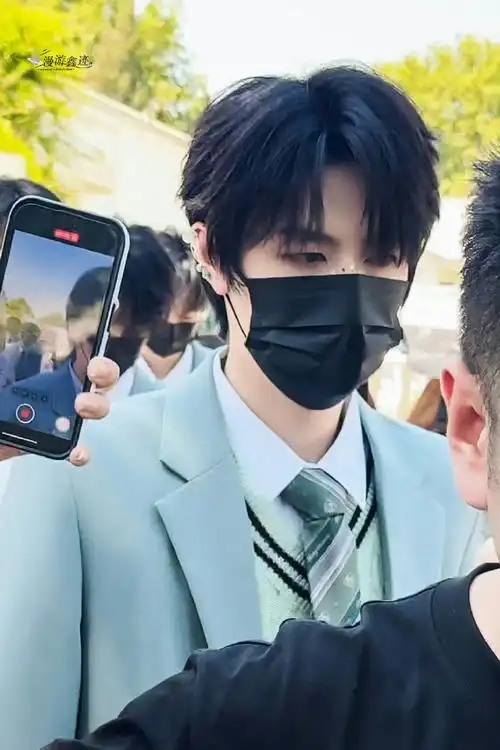 今天的朱志鑫是薄荷味的 戴着口罩也帅得离谱05#朱志鑫薄荷曼波之神