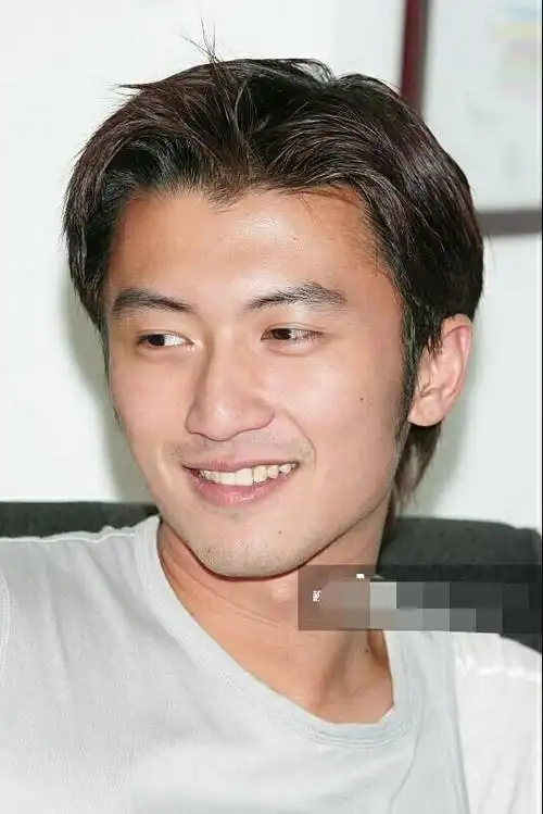 听说谢霆锋从不化妆那就来看一看高清下的谢霆锋素颜