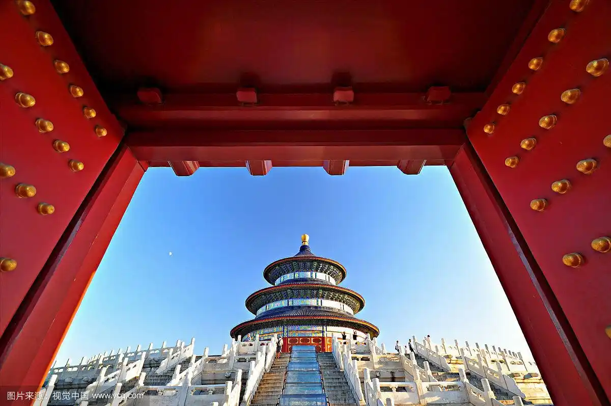 朱漆宫门与祈年殿