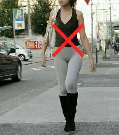 有的裤子修身,但是容易出现尴尬的卡裆三角区.