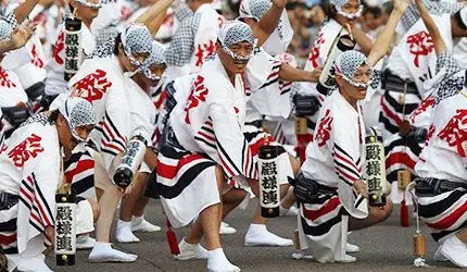 日本夏日祭典德岛阿波舞130万人舞动的传统风情