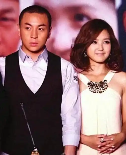 何洁释小龙分手13年后一个捉襟见肘一个身家过亿