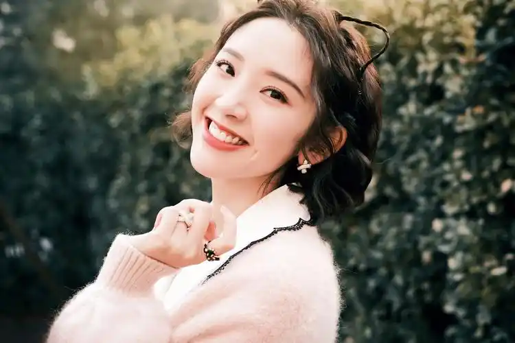 唐艺昕爱笑女孩壁纸