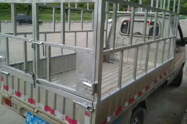 【珠海】2009年5月 09年五菱之光小货车2.6万元转让 银灰 手动挡