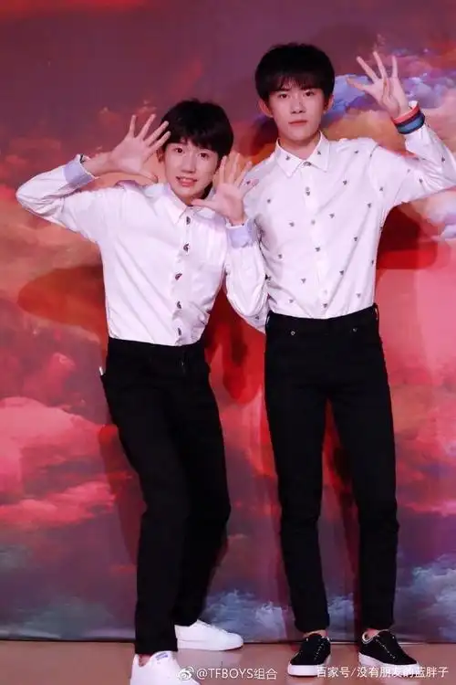 王源低调支持易烊千玺,友谊的小船依然健在