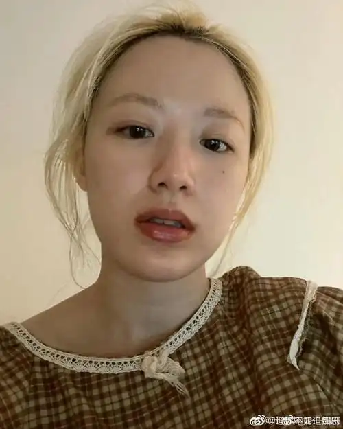 叶舒华晒素颜无美颜自拍