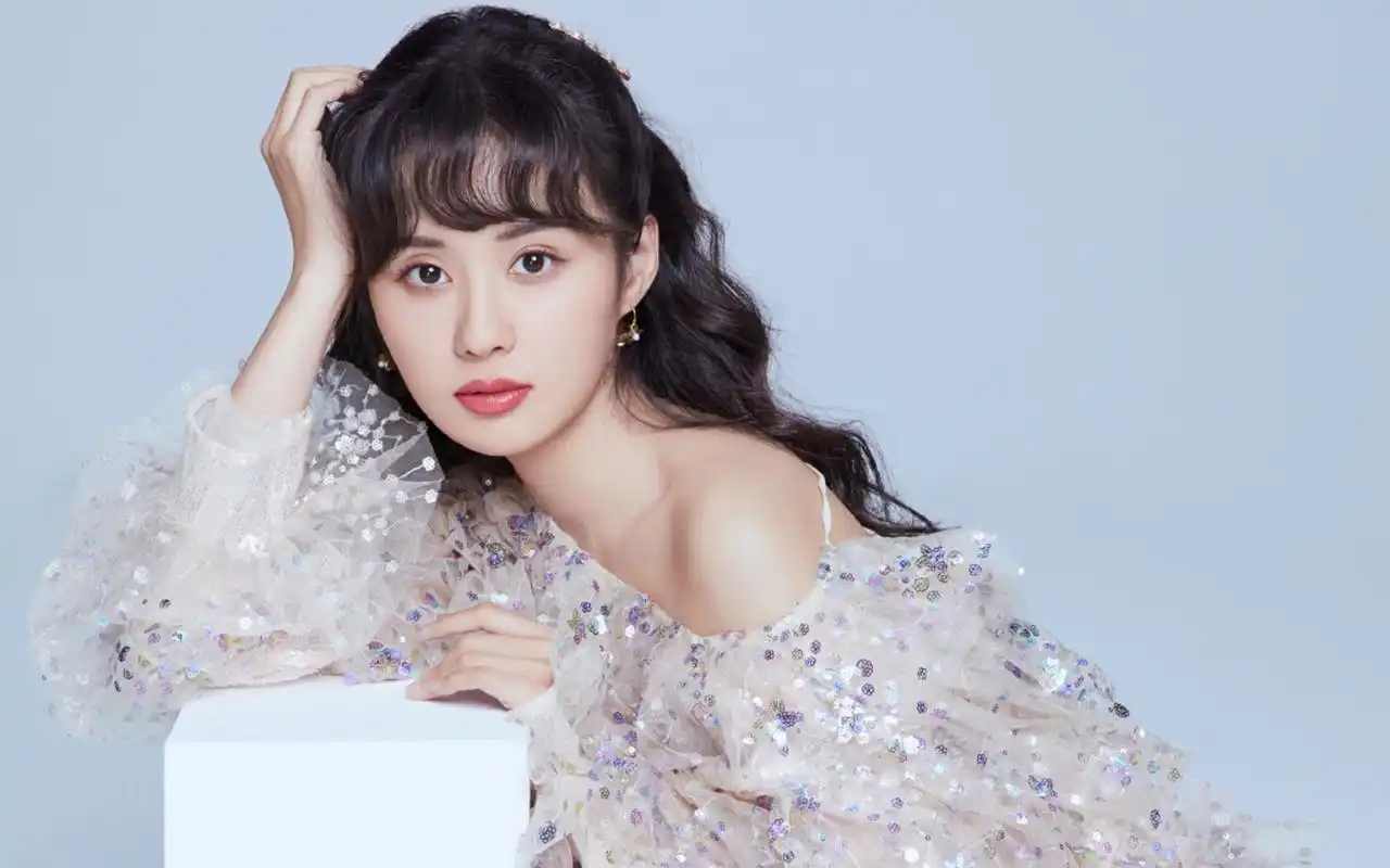 郑合惠子性感迷人写真桌面壁纸